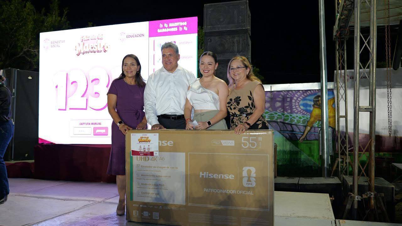 Reconoce Armando Martínez a maestros altamirenses con emotivo festejo
