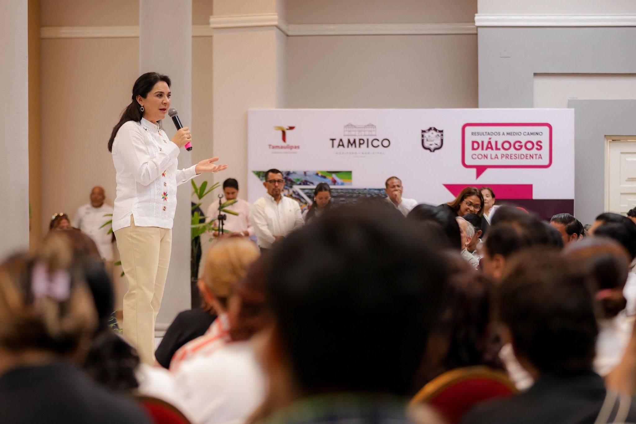 Fortalece Mónica Villarreal cercanía ciudadana con «Diálogos a Mitad del Camino»