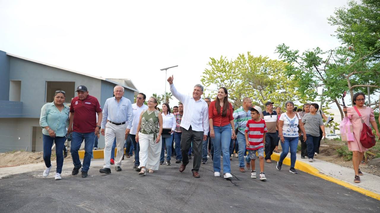 Dignifica Armando Martínez vialidades del ejido Vega de Esteros